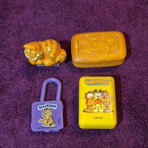 Garfield Soap Set With Nail Brush And A Twist Lock For Some Brand Of Cereal